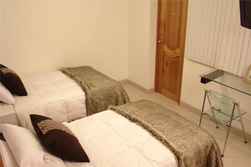 Hostal Media Luna Trujillo Bagian luar foto