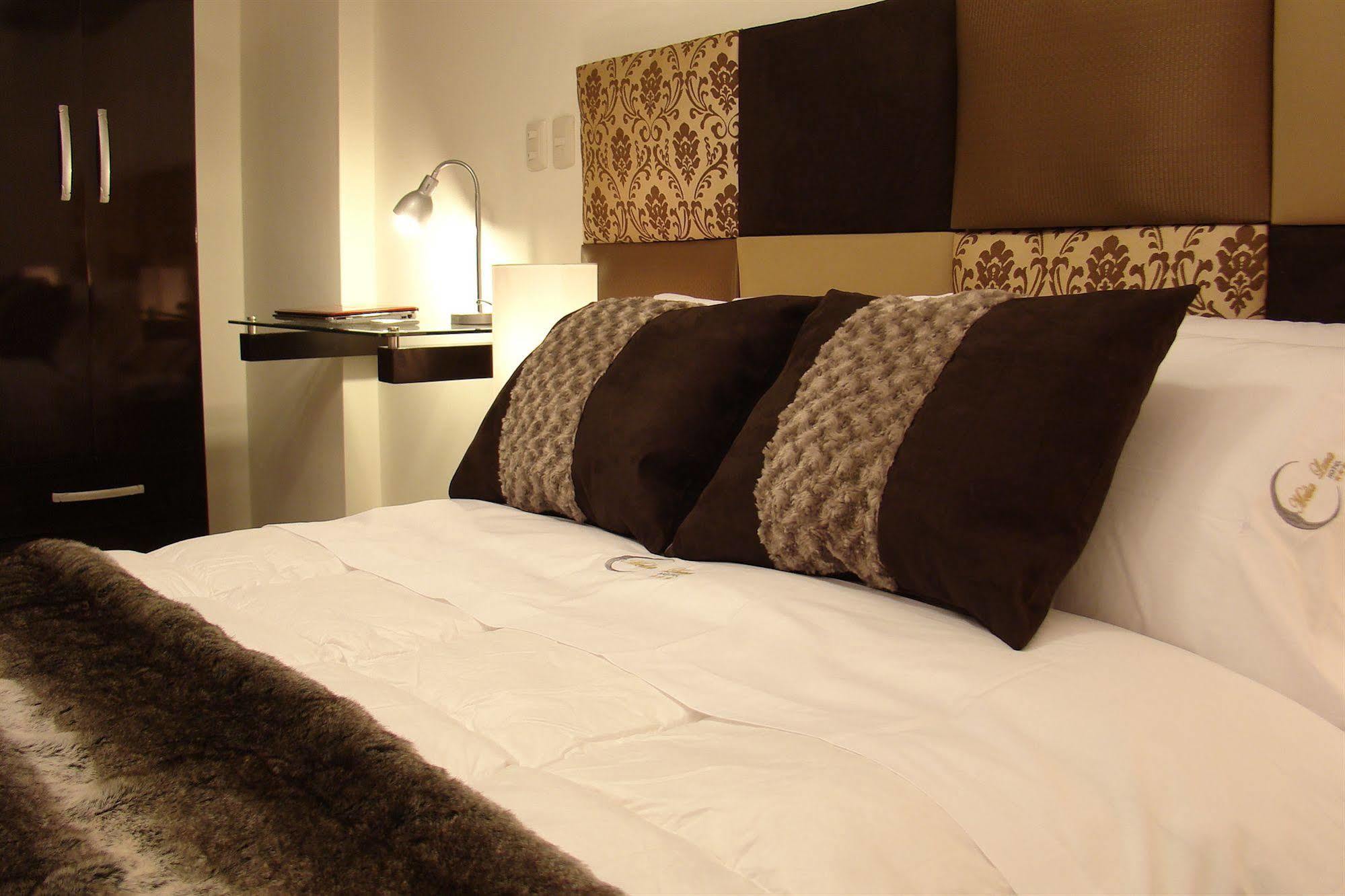 Hostal Media Luna Trujillo Bagian luar foto