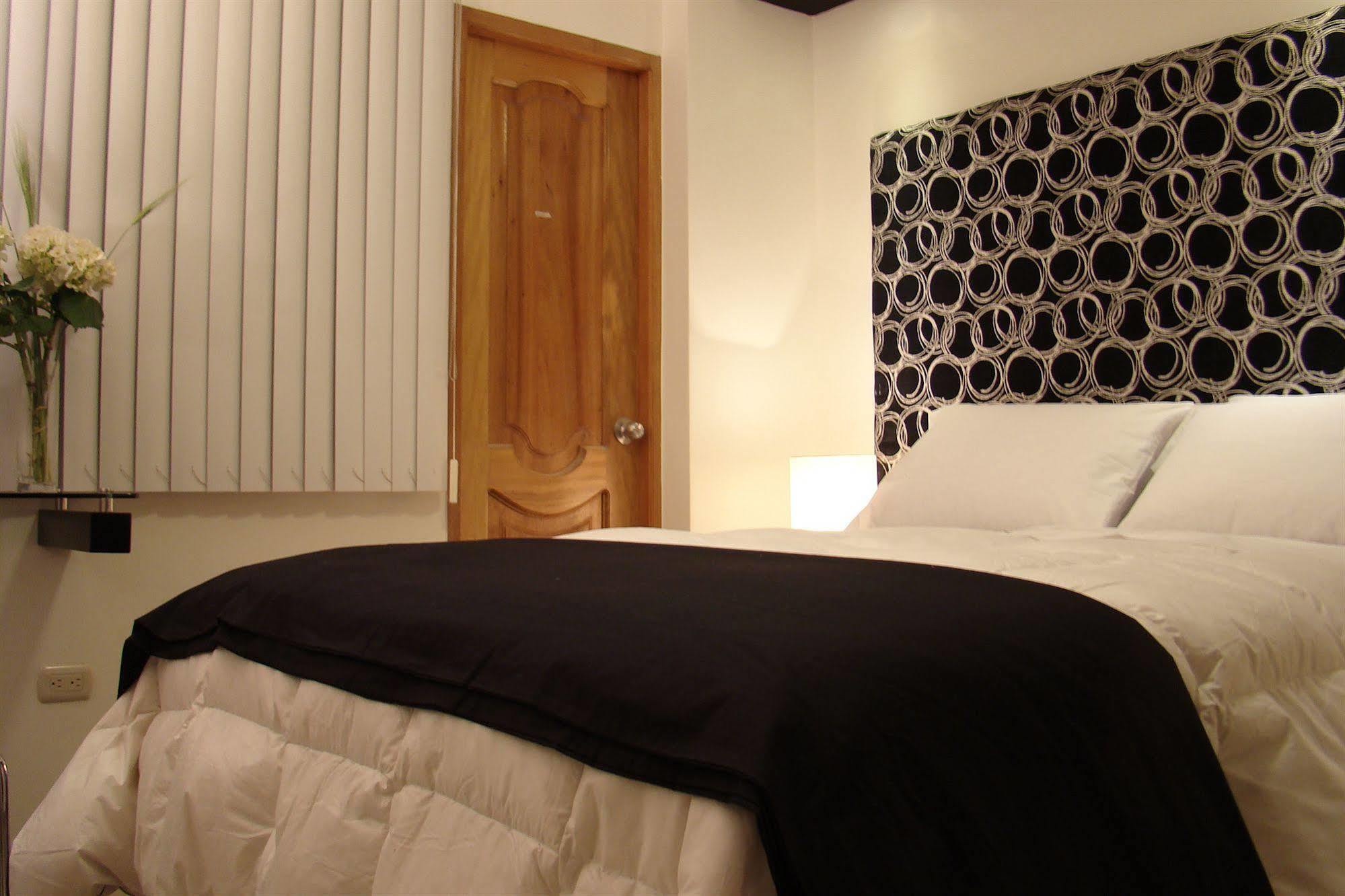 Hostal Media Luna Trujillo Bagian luar foto