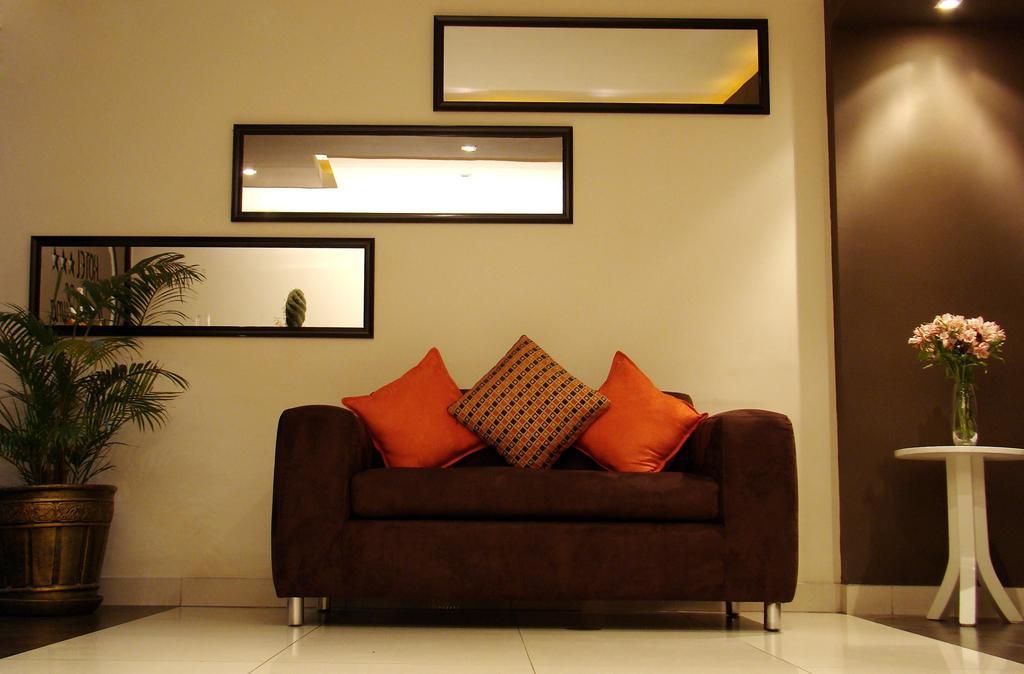 Hostal Media Luna Trujillo Bagian luar foto